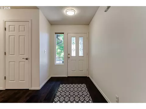 Entry Way - 1060 Tyson Ln, Eugene, OR 97404 photo 2 of 4
