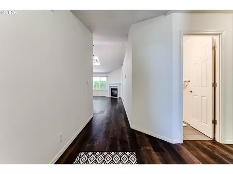 Entry Way - 1060 Tyson Ln, Eugene, OR 97404 photo 3 of 4