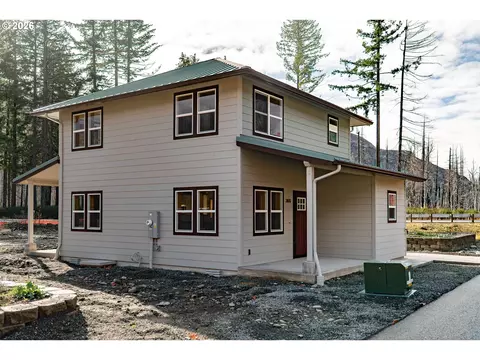 51680 Rose St, Blue River, OR 97413