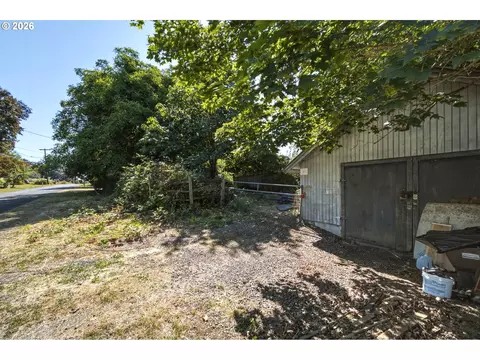 Exterior - 27508 SE Carl St, Gresham, OR 97080 photo 6 of 7