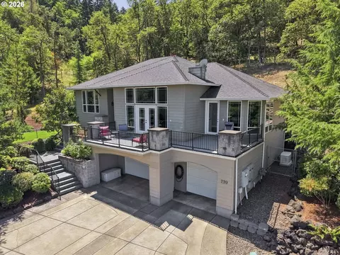 239 Winchester Creek Ave, Winchester, OR 97495