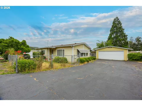 172 W Kristen Ct, Roseburg, OR 97471