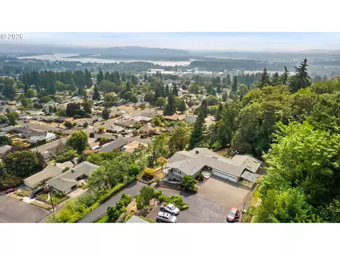 View/Area - 2105 NW Couch St, Camas, WA 98607 photo 4 of 8