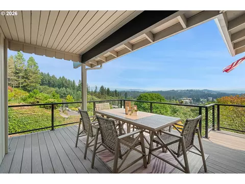 Exterior - 2105 NW Couch St, Camas, WA 98607 photo 2 of 5