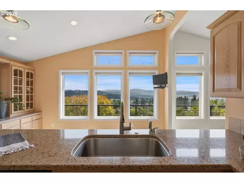 Kitchen - 2105 NW Couch St, Camas, WA 98607 photo 3 of 4