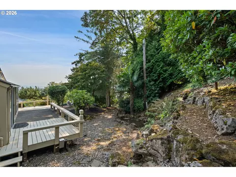 Exterior - 2105 NW Couch St, Camas, WA 98607 photo 4 of 5