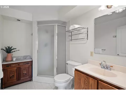 Bath - 2105 NW Couch St, Camas, WA 98607 photo 2 of 2