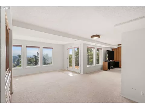 Living - 2105 NW Couch St, Camas, WA 98607 photo 5 of 5