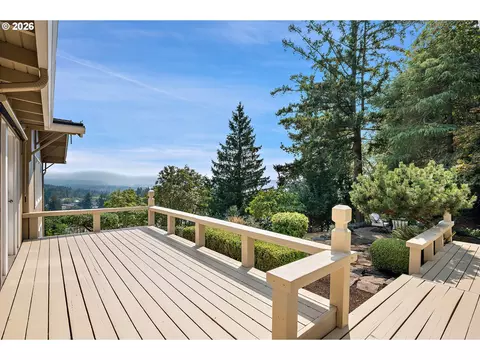 Exterior - 2105 NW Couch St, Camas, WA 98607 photo 5 of 5