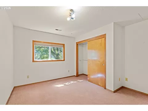 Bedroom - 35255 S Summit Ln, Molalla, OR 97038 photo 4 of 7