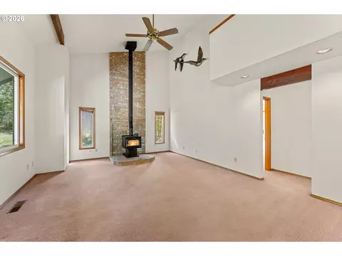 Living - 35255 S Summit Ln, Molalla, OR 97038 photo 1 of 3