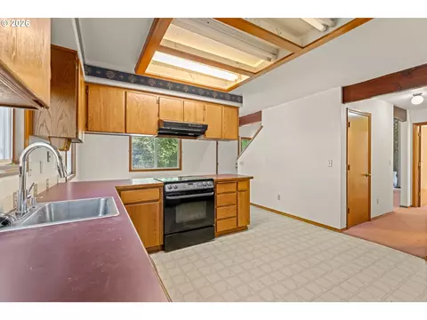 Kitchen - 35255 S Summit Ln, Molalla, OR 97038 photo 1 of 3