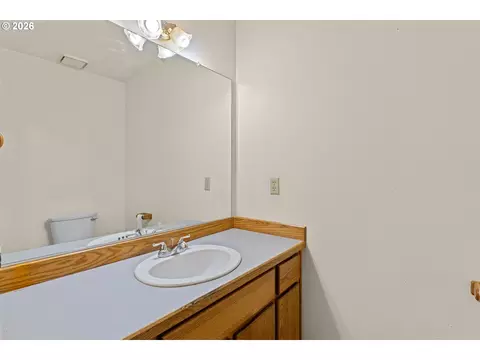 Bath - 35255 S Summit Ln, Molalla, OR 97038 photo 1 of 4