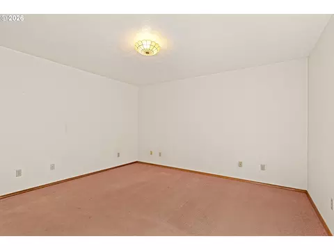 Bedroom - 35255 S Summit Ln, Molalla, OR 97038 photo 2 of 7