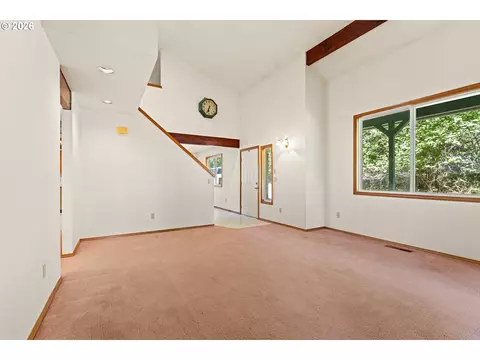 Living - 35255 S Summit Ln, Molalla, OR 97038 photo 3 of 3