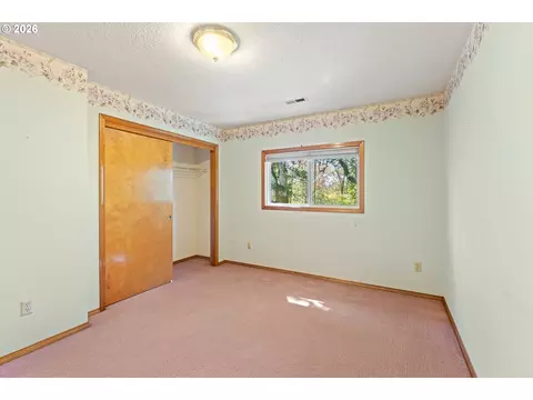 Bedroom - 35255 S Summit Ln, Molalla, OR 97038 photo 6 of 7