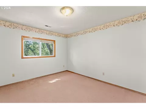 Bedroom - 35255 S Summit Ln, Molalla, OR 97038 photo 5 of 7