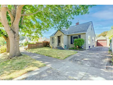 15 SE 86th Ave, Portland, OR 97216