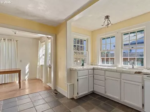 Kitchen - 817 NW Earl Ave, Gresham, OR 97030 photo 1 of 3