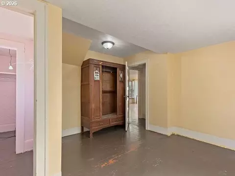 Bedroom - 817 NW Earl Ave, Gresham, OR 97030 photo 1 of 3
