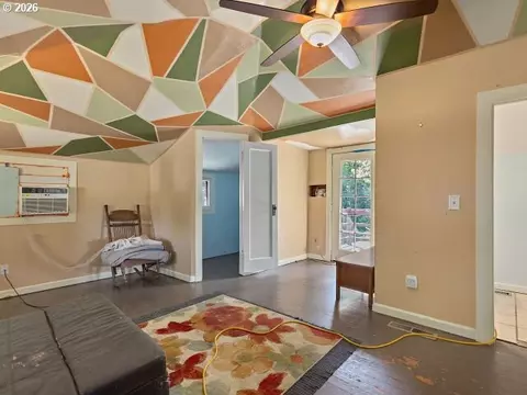 Bedroom - 817 NW Earl Ave, Gresham, OR 97030 photo 2 of 3