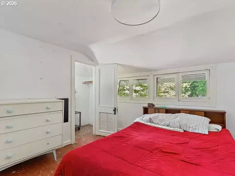 Bedroom - 817 NW Earl Ave, Gresham, OR 97030 photo 3 of 3