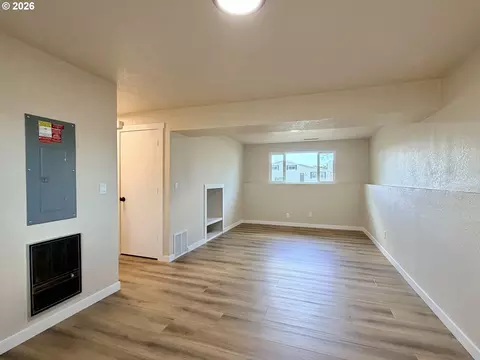 Living - 520 Patsy Ct, Hermiston, OR 97838 photo 5 of 5