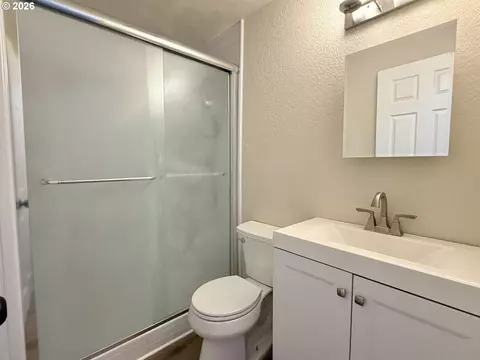 Bath - 520 Patsy Ct, Hermiston, OR 97838 photo 2 of 2