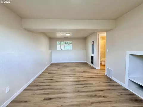 Living - 520 Patsy Ct, Hermiston, OR 97838 photo 4 of 5
