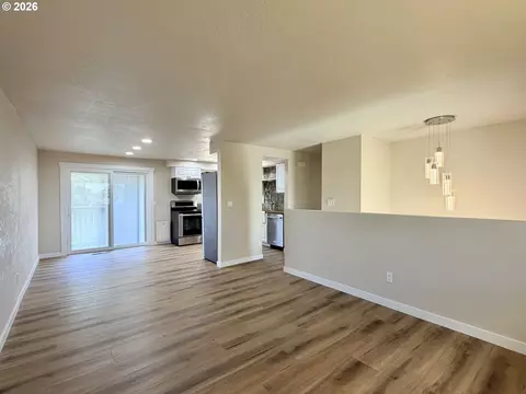 Living - 520 Patsy Ct, Hermiston, OR 97838 photo 2 of 5