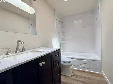 Bath - 520 Patsy Ct, Hermiston, OR 97838 photo 1 of 2