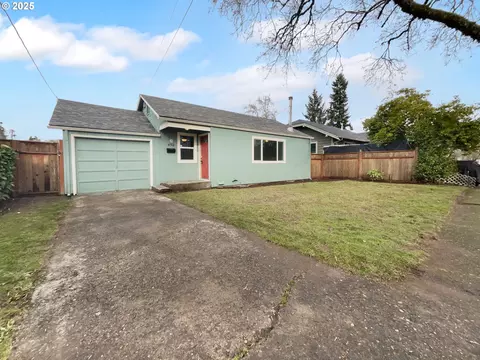 450 W Clarendon St, Gladstone, OR 97027