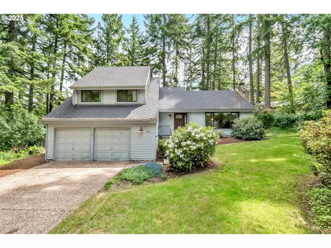 2811 Greentree Way, Eugene, OR 97405