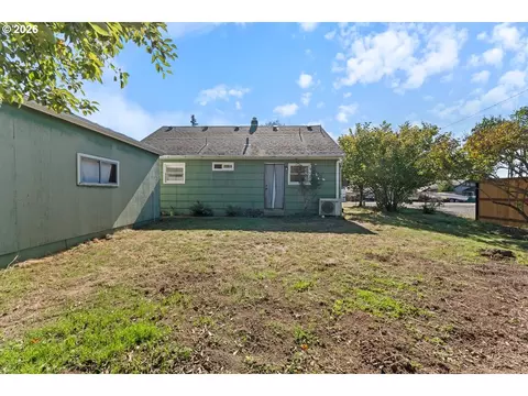 Exterior - 301 E 2nd St, Canby, OR 97013 photo 4 of 8