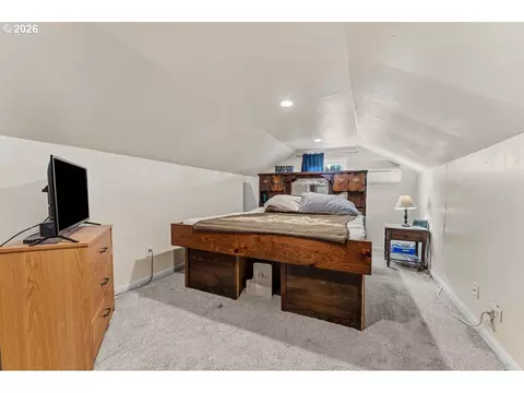 Bedroom - 301 E 2nd St, Canby, OR 97013 photo 3 of 6