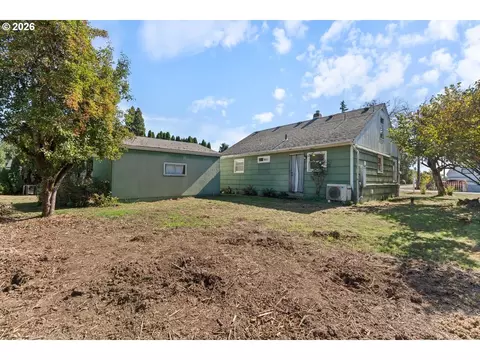 Exterior - 301 E 2nd St, Canby, OR 97013 photo 3 of 8