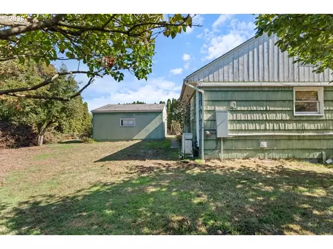 Exterior - 301 E 2nd St, Canby, OR 97013 photo 5 of 8