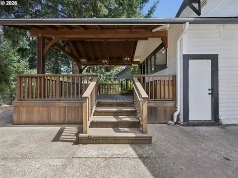 Exterior - 205 NW 12th St, Gresham, OR 97030 photo 5 of 8