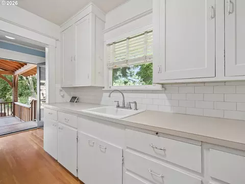 Kitchen - 205 NW 12th St, Gresham, OR 97030 photo 2 of 4