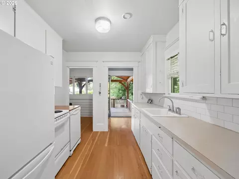 Kitchen - 205 NW 12th St, Gresham, OR 97030 photo 1 of 4
