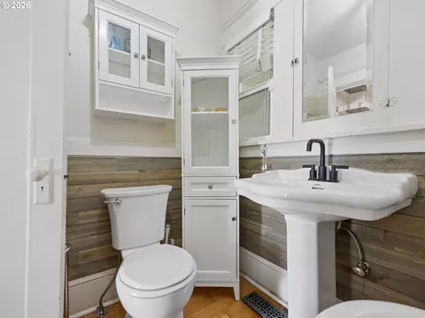 Bath - 205 NW 12th St, Gresham, OR 97030 photo 1 of 4