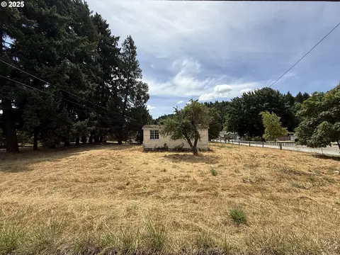 650 SE Riverside Dr, Myrtle Creek, OR 97457