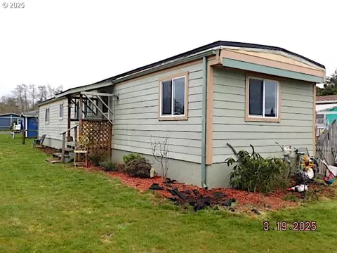 110 NW 4th St #C5, Warrenton, OR 97146