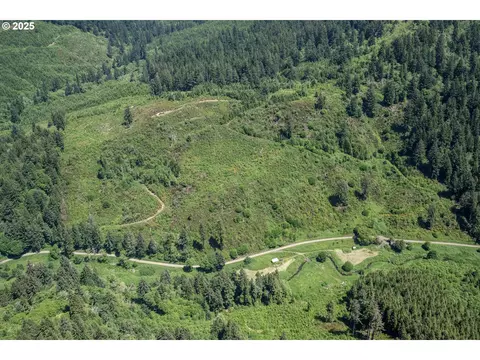 5837 N Beaver Creek Rd, Seal Rock, OR 97376