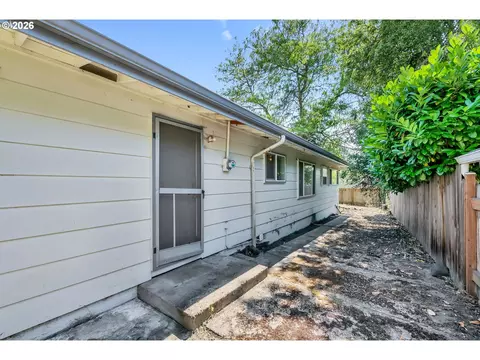 3420 Harris St, Eugene, OR 97405 photo 13