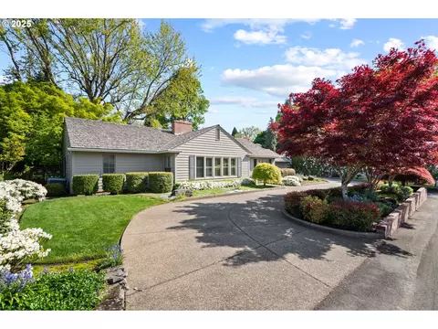 7865 SW Broadmoor Ter, Portland, OR 97225