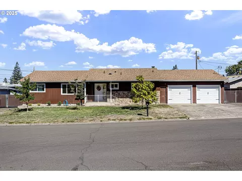 2462 W Jay Ave, Roseburg, OR 97471
