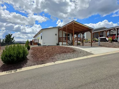 285 Deschutes Ln #134, Roseburg, OR 97471