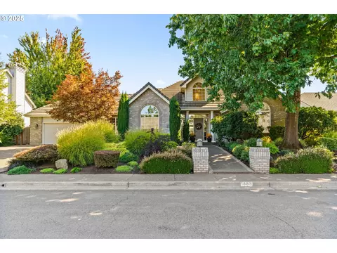 1683 Victorian Way, Eugene, OR 97401