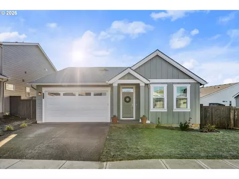 422 NE Greenway Dr, Estacada, OR 97023